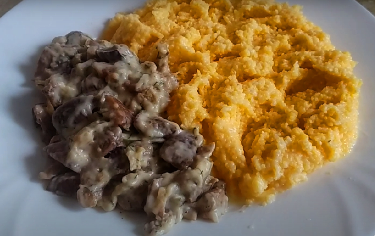 Банош со шкварками, грибами и брынзой: три рецепта сытного гуцульского блюда